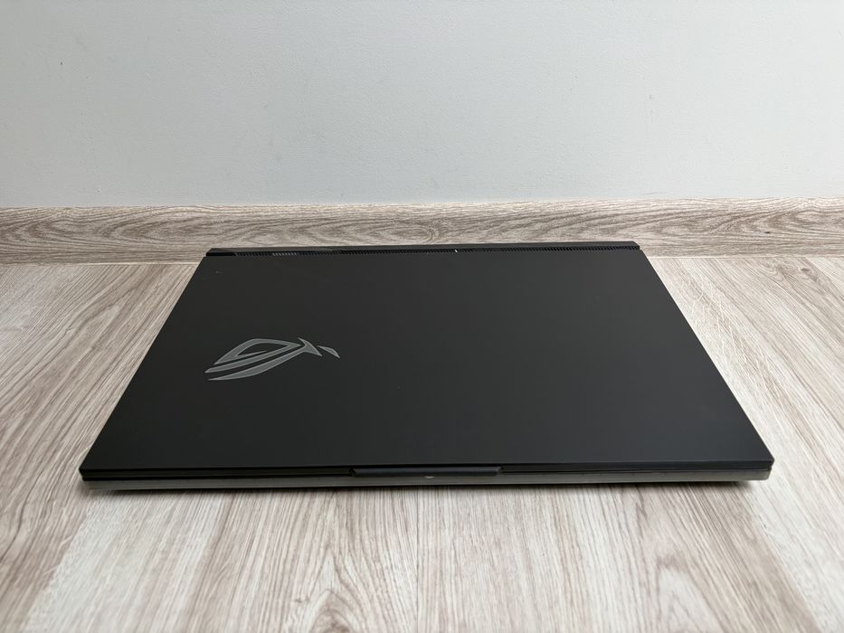 ASUS ROG Strix SCAR 18 | RTX 4090 (16GB) | i9-13980HX | 64GB RAM DDR5 | 2TB |