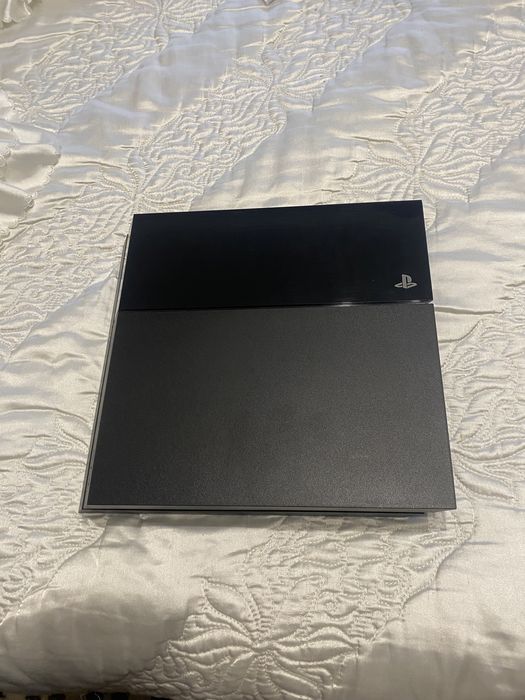 PS4 with 3 Games and Cables64284588723457120