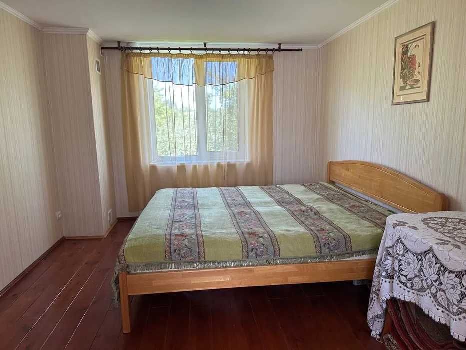 Продам дачу с.Новосілки.Підсобні приміщення,криниця,камін