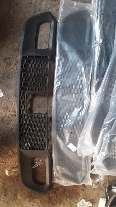 Нижня частина переднього бампера під фарбування Jeep Grand Cherokee 17