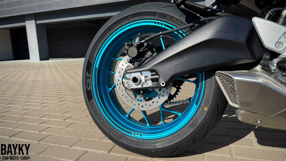 Мотоцикл CFMOTO 675SR-R