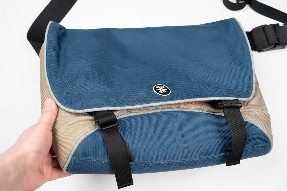 Сумка через плече Crumpler для ноутбука з мʼякою підкладкою месенджер поштальйонка для ноута має багато відділень, мессенджер через плечо почтальонка