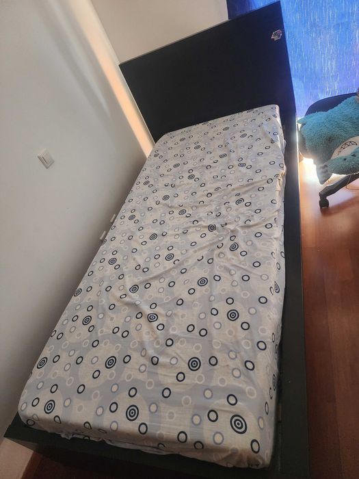 Cama corpo e meio e secretária