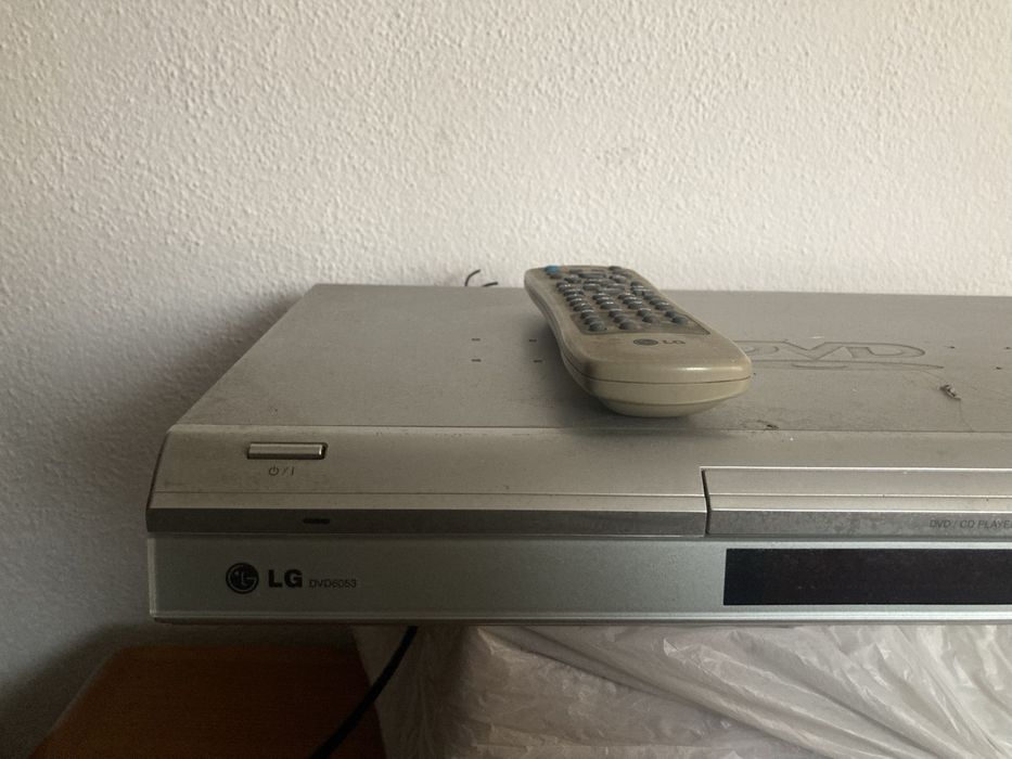 Leitor de DVDs, com comando