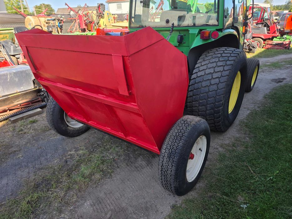 Redexim Piaskarka Rink Wiedenmann Topdresser Napowietrzanie TURFCO Aerator John Deere samozaładowcza piaskarka Top dresser Piaskarki sisis Toro