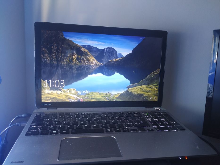 Portátil Toshiba P50-A-125 (para peças)