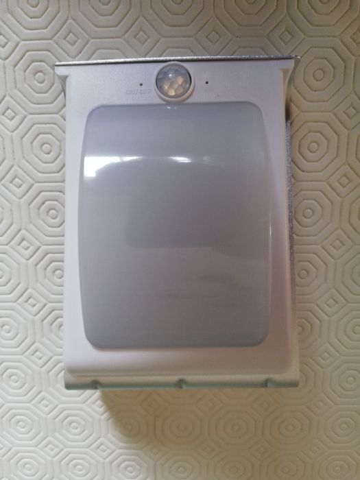 Candeeiro solar com sensor de luz e movimento64862523261187121