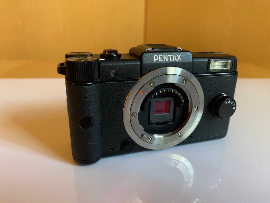 Aparat Pentax Q plus trzy obiektywy