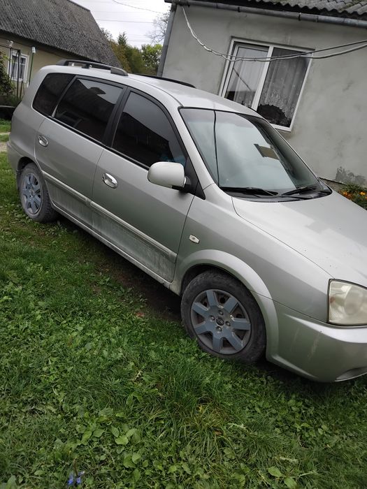 Машина кіа carens