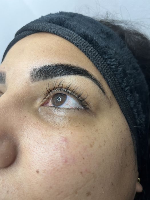 Extensão de cilios, designer de Sobrancelhas, e outros…