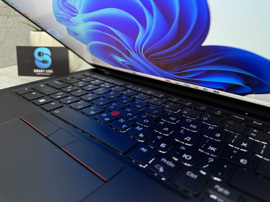 Сенсорний ноутбук Lenovo X1 Carbon Gen 10/i7-1265u/14"/512 ssd/16 ddr5