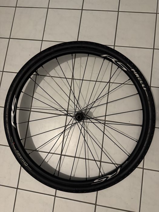 Koła gravel Shimano GRX z oponami Pirelli