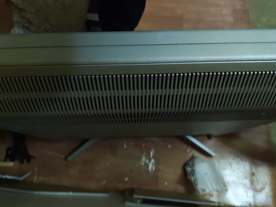 Telewizor Stary z głośnikiem wbudowanym