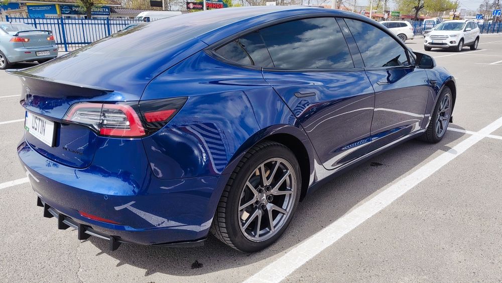 Продам Tesla model 3