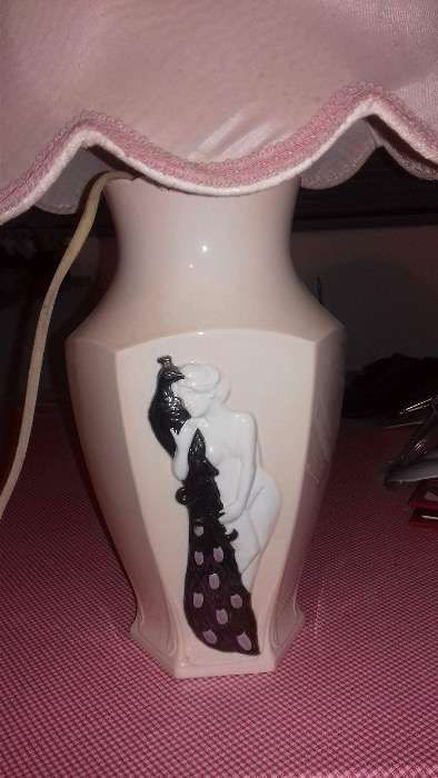 Candeeiro rosa de porcelana