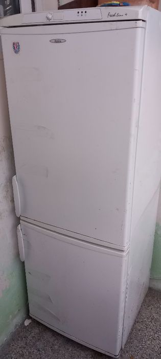 Oddam 2 lodówki uszkodzone