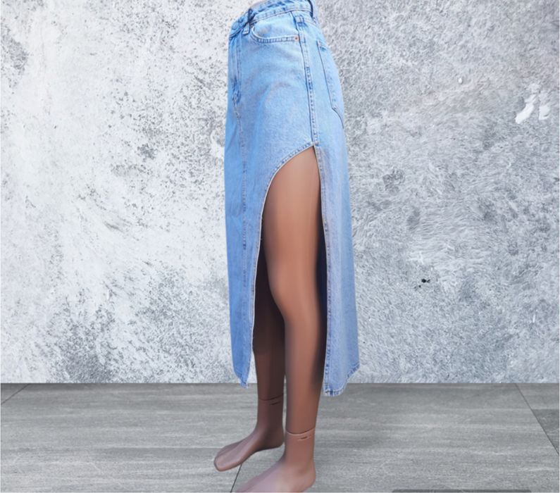 Джинсова спідниця з розрізом