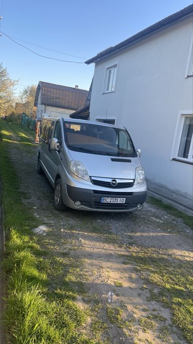 Opel Vivaro 2011 року