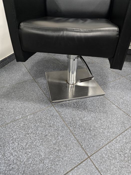 Cadeiras de cabeleireiro em pele