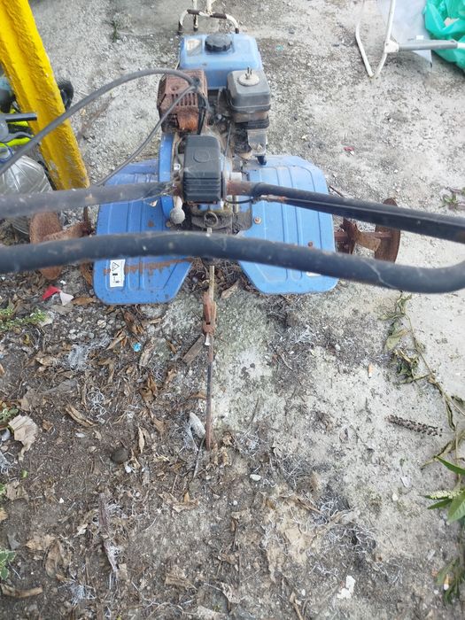 Motoenxada  usada a funcionar