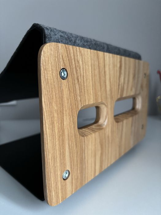 Підставка під запʼясття і підставка для ноутбука/планшета