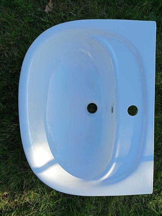 Umywalka z półpostumentem firmy Koło