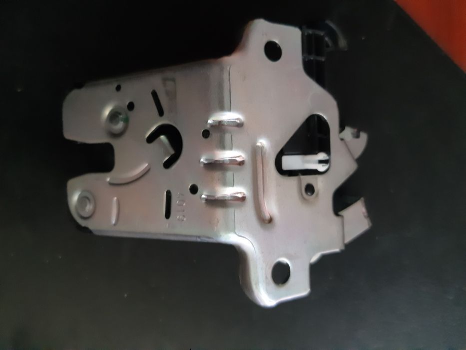 Замок кришки багажника Audi A6C8