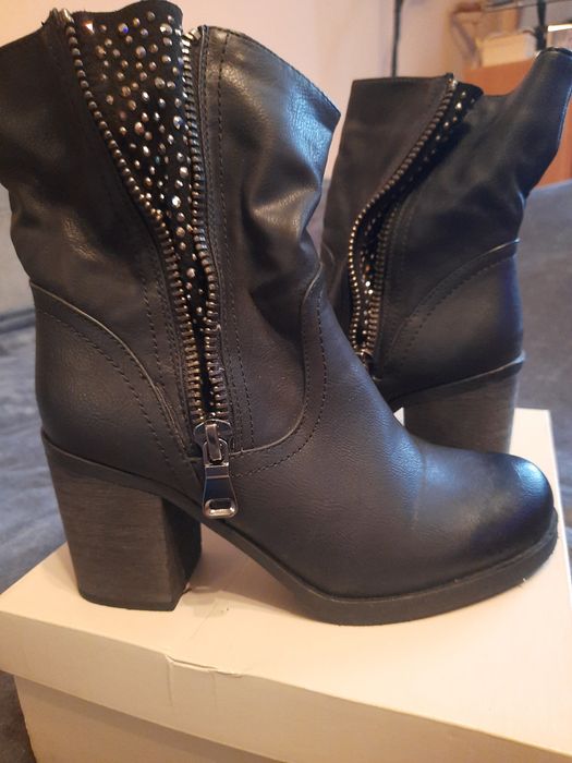 Botki na słupku roz.36