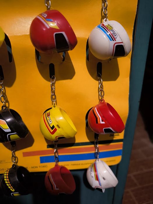 Cartaz de porta chaves de capacetes