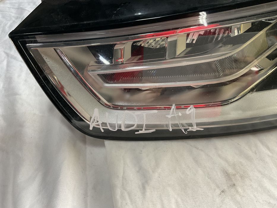 farol Audi A1 (direito)  Referência- 8XA.941.005