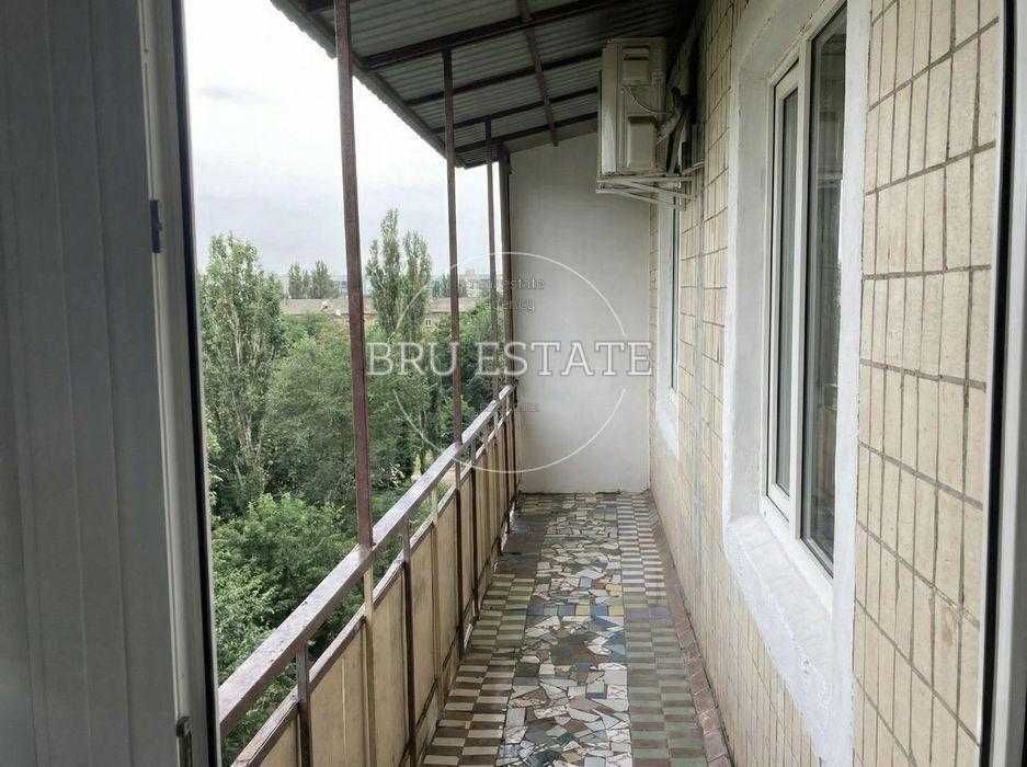 Продам 3 к квартиру  вул.Братиславська 36  м.Чернігівська