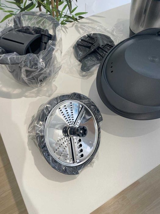 Bimby TM6 NOVA SELADA + 2 Copos + Mandolina + Máquina de Pão OFERTA