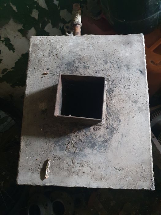 Нержавеющий котел для нагрівання води.