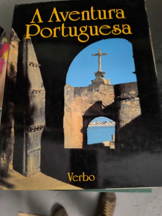A Aventura Portuguesa — (Verbo)