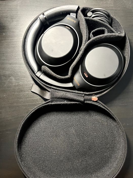 Fones SONY WH-1000XM4 Pretos