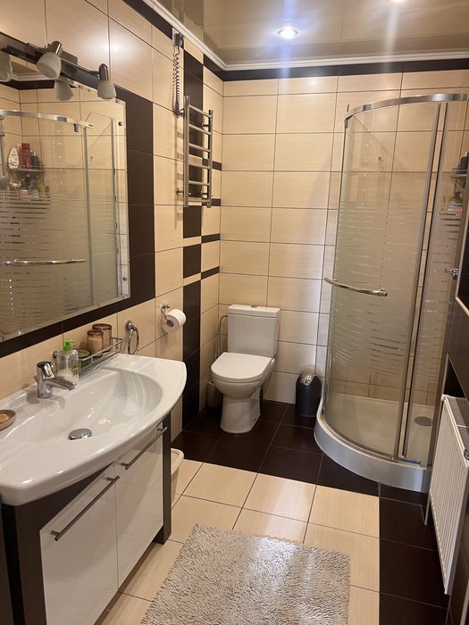 Укопмплектований будинок 260 кв.м з басейном