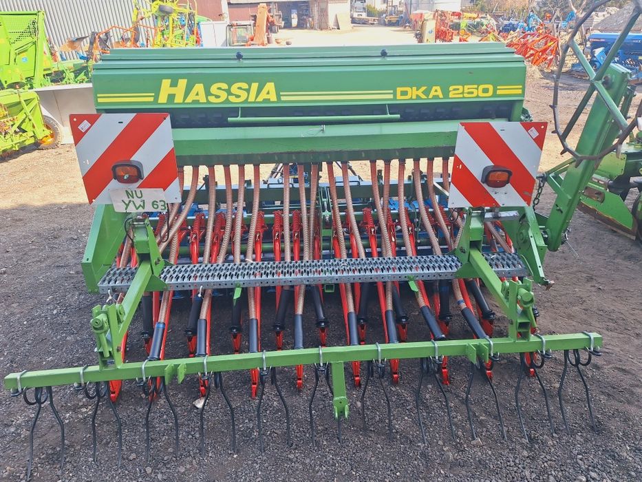 Agregat uprawowo-siewny 2,5m nadbudowany  Rabe Werk  Hassia stan bdb nie Amazone kuhn