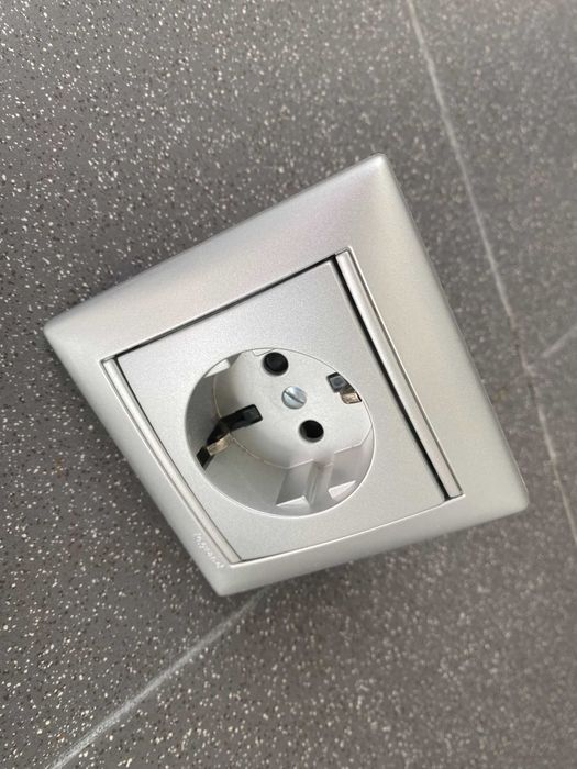 Aparelhagem encastrar Legrand Valena interruptores comutadores estores