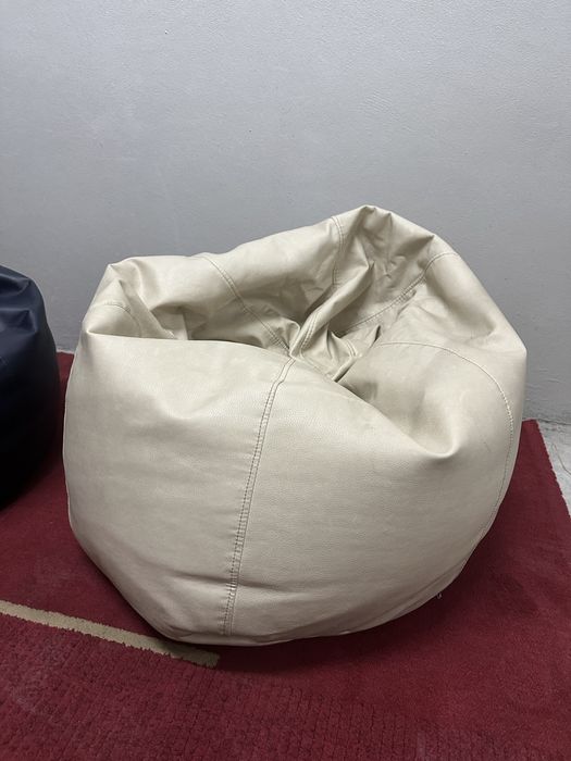 Puff Pêra em Eco pele - 2 azuis e 2 brancos