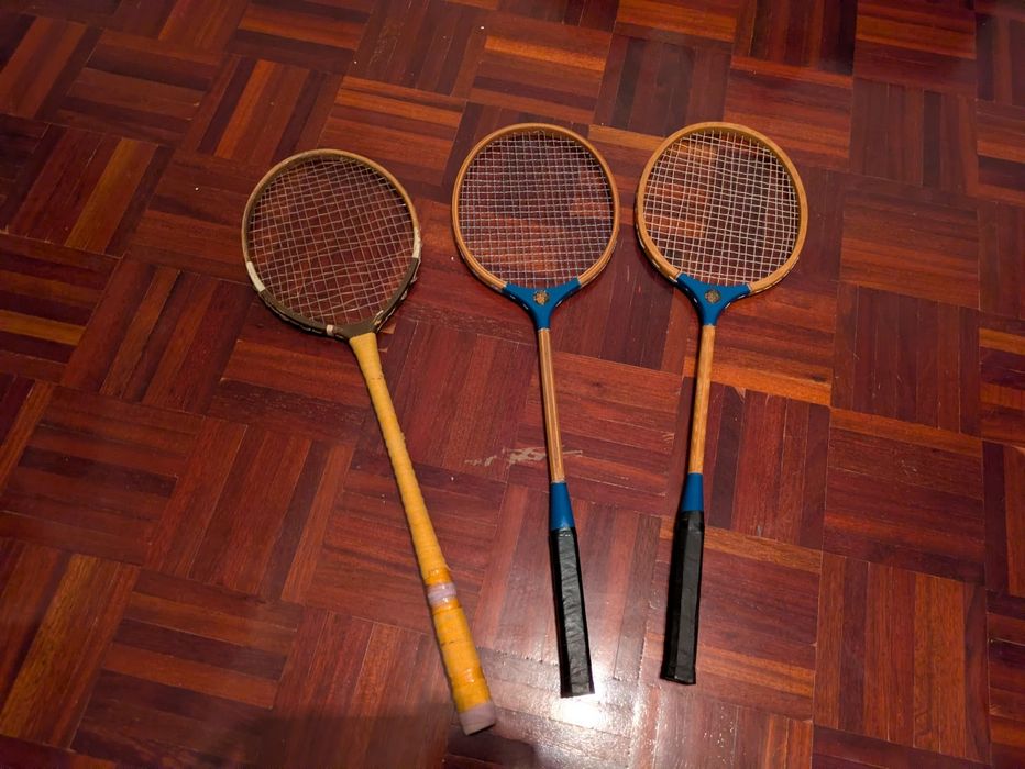 Raquetes badminton antigas em madeira