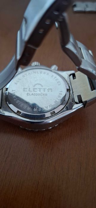 Kit Relógio Eletta + várias braceletes e anéis — funcional