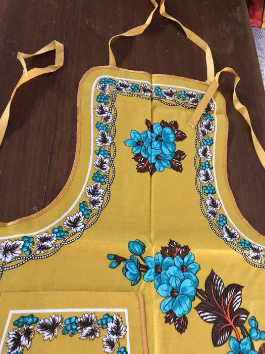 Avental bem colorido em estado Novo