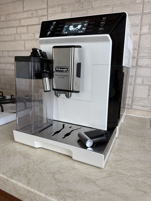 Кавомашина Delonghi PrimaDonna Class ECAM 550.65.W