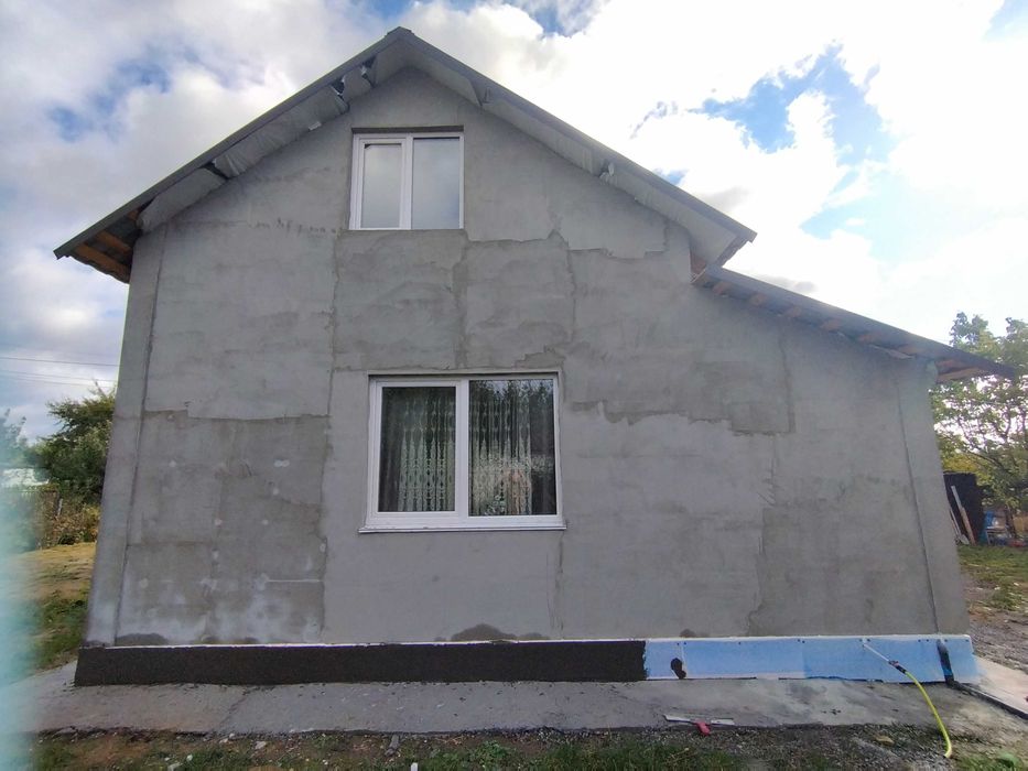 Продаж будинку біля магазину Сім'я