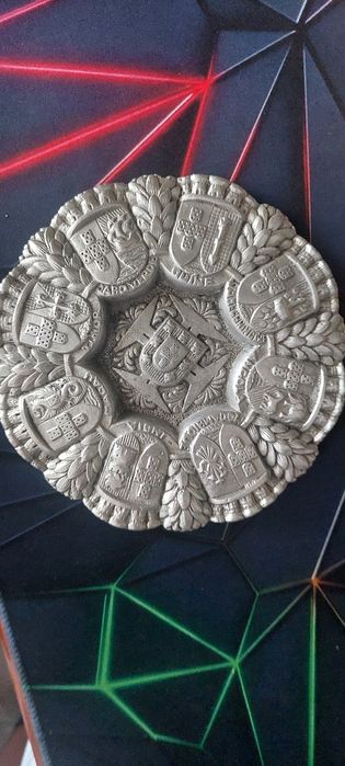 Cinzeiro a.tigo com brasões das colonias