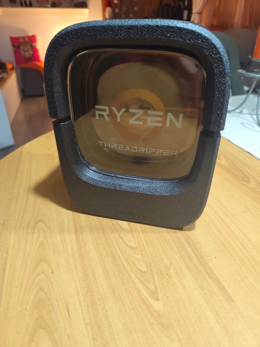 Processador AMD Ryzen Threadripper 1900X "Zen" 8-Core