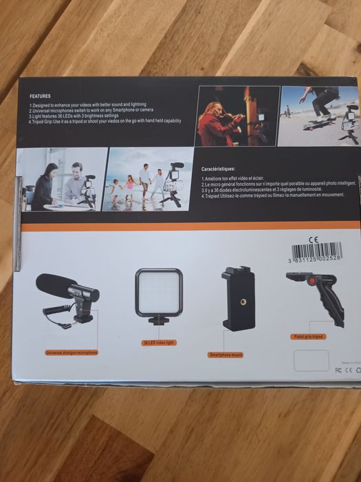 Suporte com microfone e luz para filmagens
