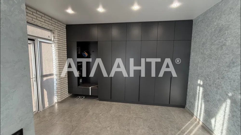 В продаже дом-таунхаус в Червоном хуторе мебель и техника