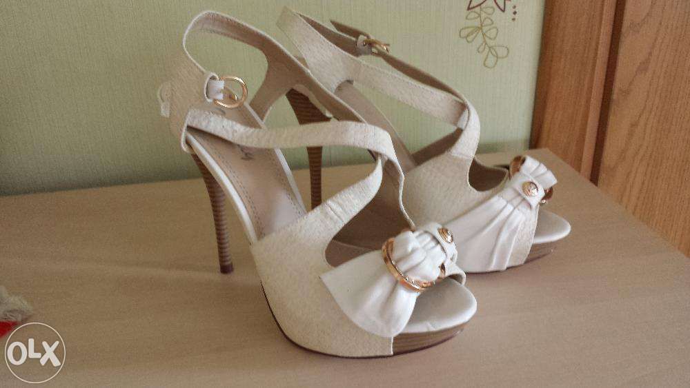 Nowe włoskie kremowe buty sandałki r. 39