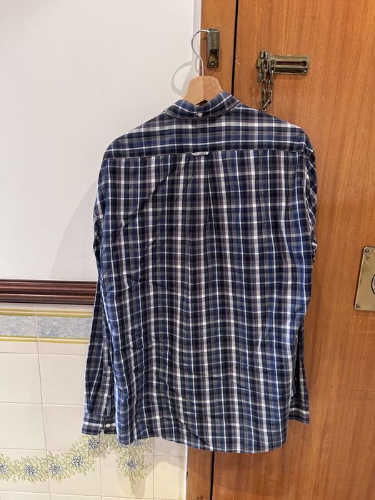 Camisas de homem de diferentes cores/marcas